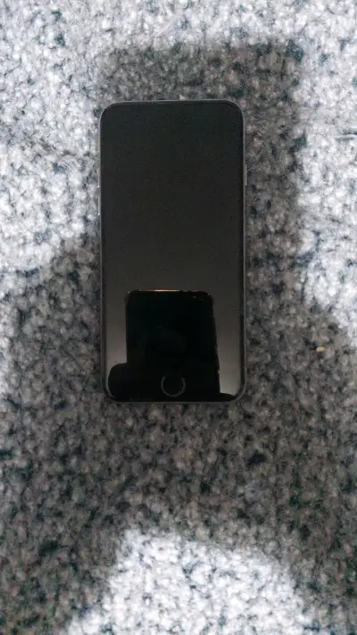 iPhone 6s con pantalla mala - miniatura 1