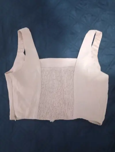 Top beige sin mangas para mujer - miniatura 1