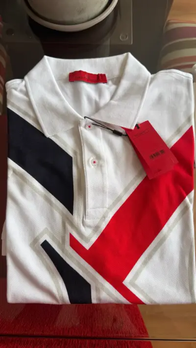 Polera Polo Blanca Carolina Herrera Diseño Geométrico - miniatura 1