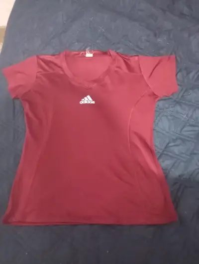 Polera deportiva roja Adidas para mujer - miniatura 1