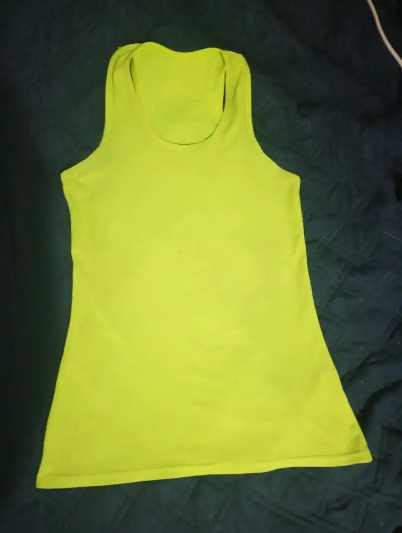 Polera sin mangas amarilla para mujer