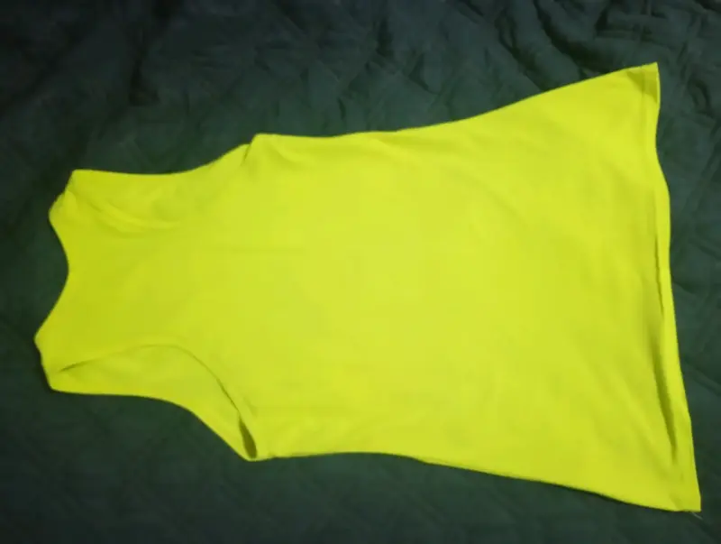 Polera sin mangas amarilla para mujer - 2
