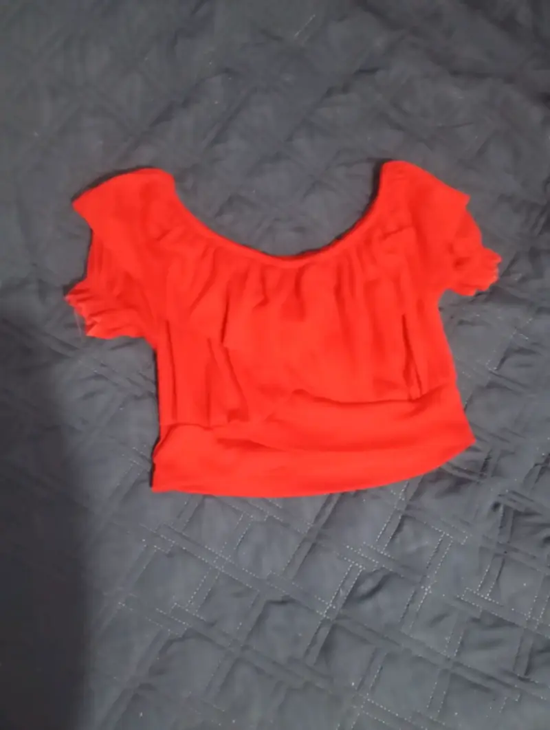 Blusa roja de mujer con mangas cortas - 2