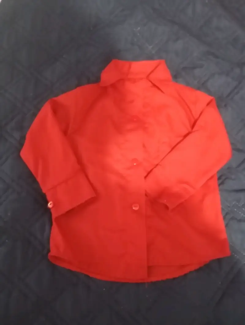 Camisa roja para niño de manga larga