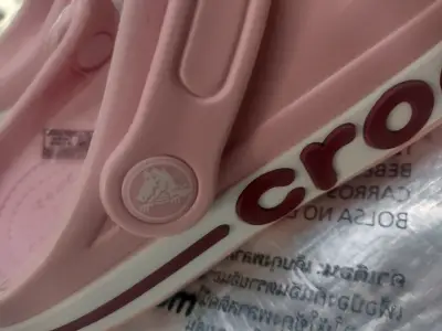 Zuecos Crocs Rosados Iconic Comfort - miniatura 2