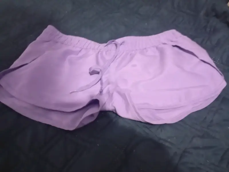 Shorts deportivos morados para mujer talla M - 1