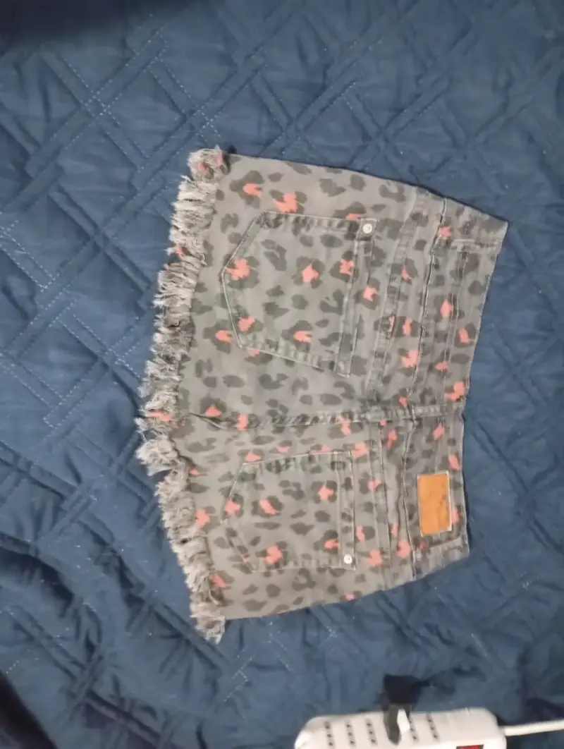Shorts de mezclilla con estampado animal print - 2