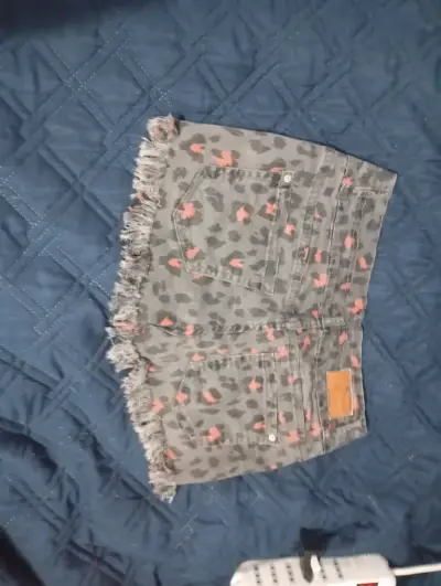 Shorts de mezclilla con estampado animal print - miniatura 2