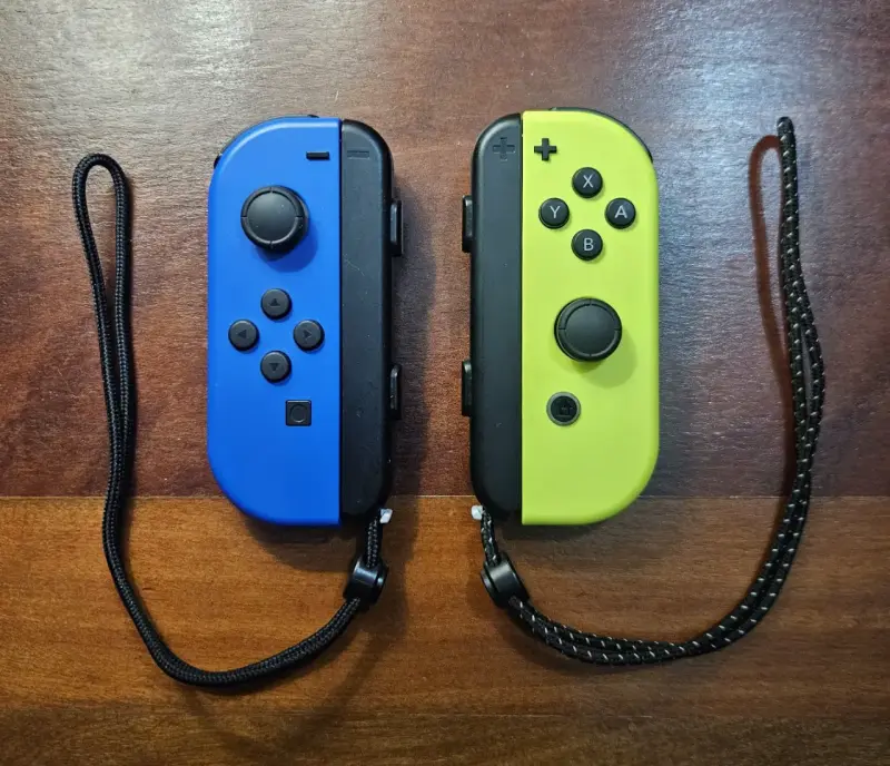 Controles Joy-Con azul y amarillo para Nintendo Switch