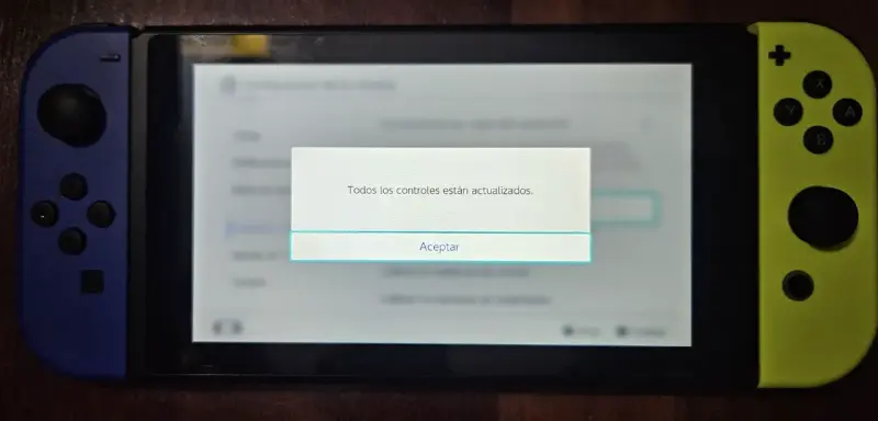 Controles Joy-Con azul y amarillo para Nintendo Switch - 4