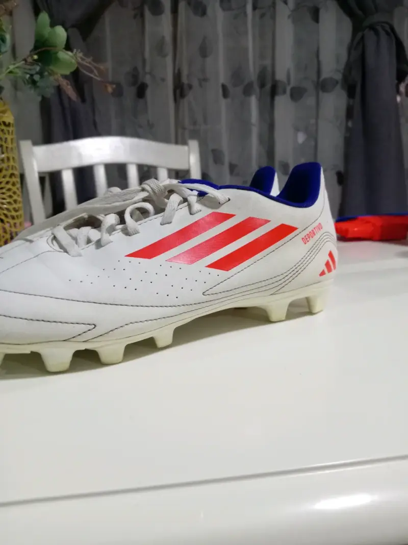 Zapatillas de fútbol Adidas blancas con rayas rojas - 3
