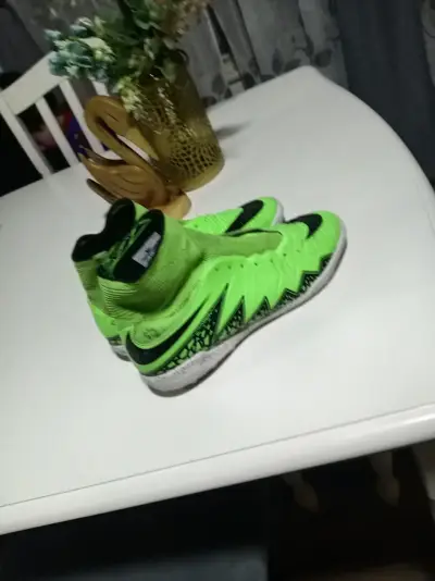 Zapatillas deportivas verdes para fútbol sala - miniatura 1