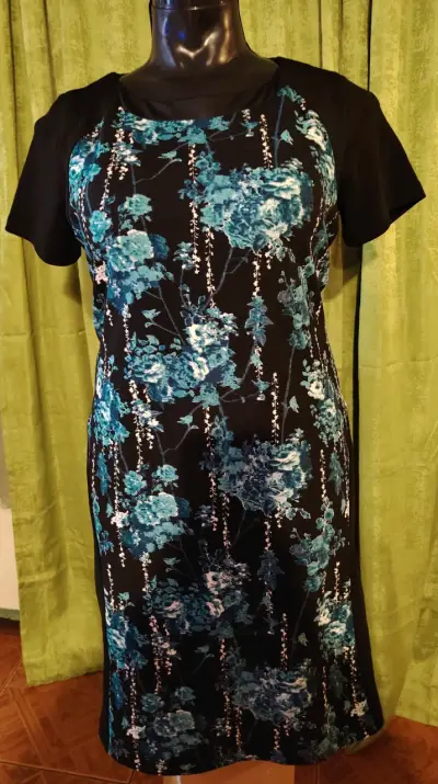 Vestido floral negro y azul para mujer - miniatura 3