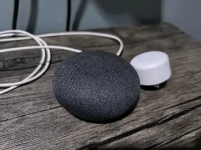 Altavoz inteligente Google Home Mini gris oscuro - miniatura 2