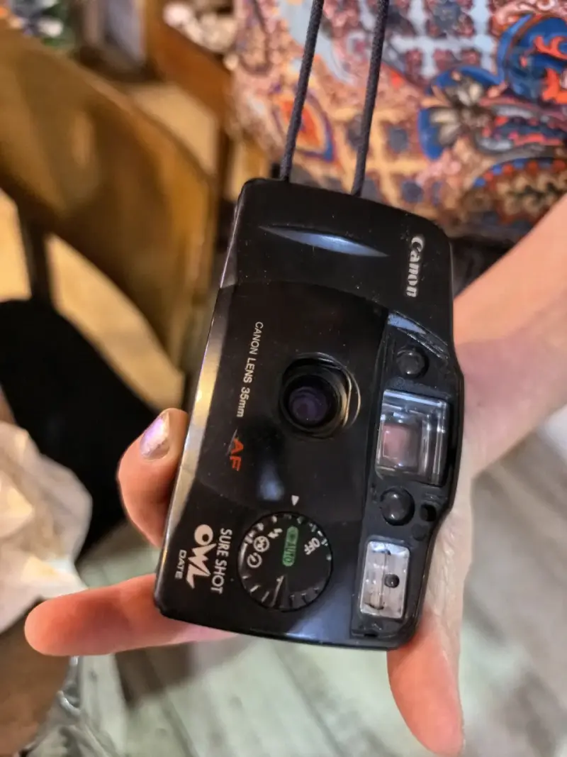 Cámara Canon Sure Shot Owl Date 35mm - 2