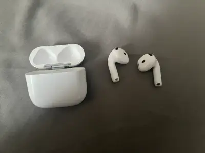Audífonos inalámbricos Apple AirPods 3 con estuche - miniatura 1
