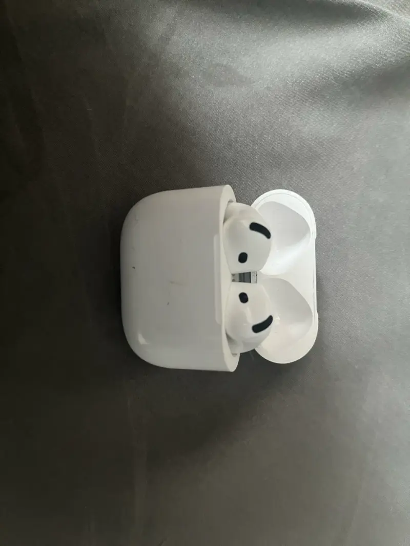 Audífonos inalámbricos Apple AirPods 3 con estuche - 3