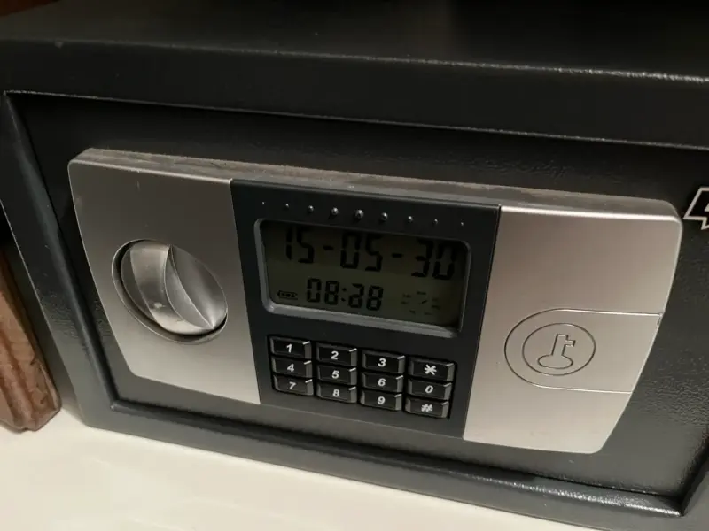 Caja fuerte digital con teclado numérico