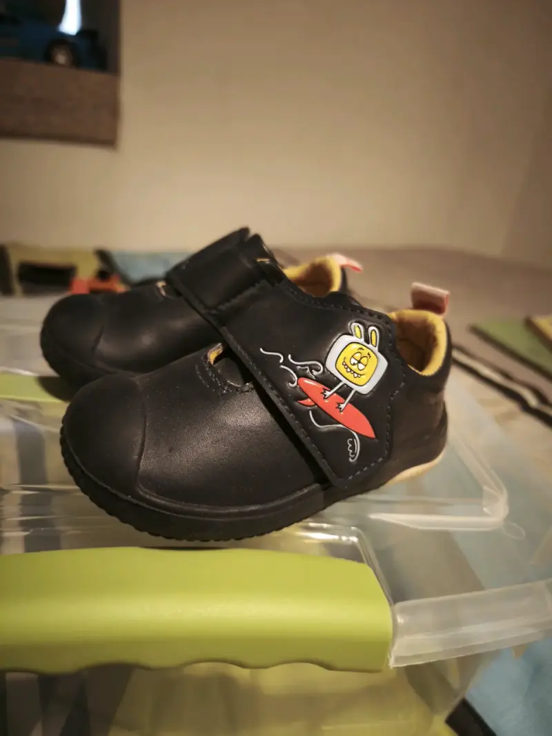 Zapatos nuevos ergonómico para niños