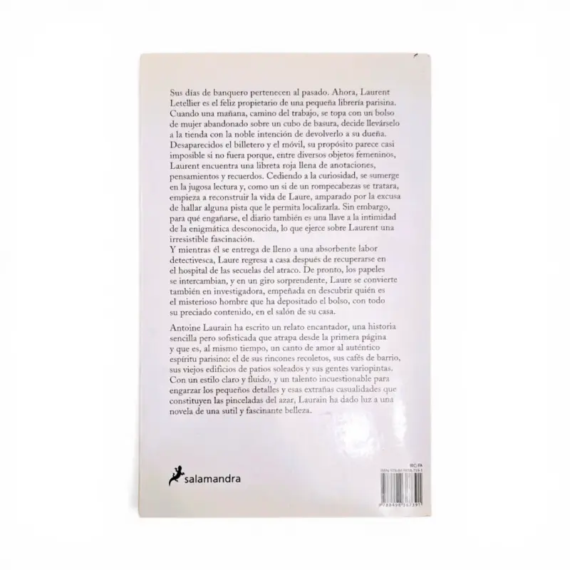 Libro 'La Mujer de la Libreta Roja' de Antoine Laurain - 2