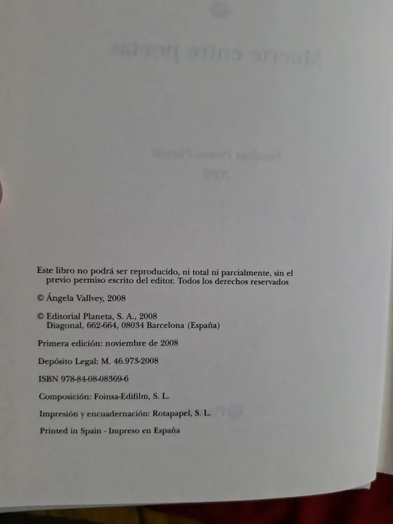 Libro 'Muerte Entre Poetas' de Ángela Vallvey - 3