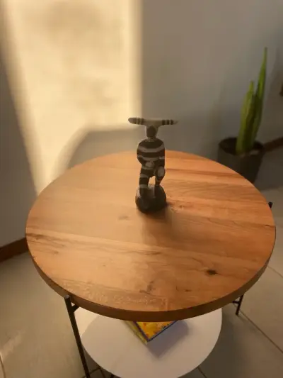 Mesa de centro redonda de madera y metal - miniatura 2