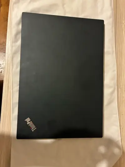 Laptop Lenovo ThinkPad T14 gen 1 con AMD Ryzen 7 - miniatura 1