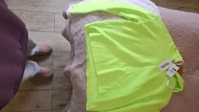 Polerón verde neón con capucha talla XL - miniatura 2