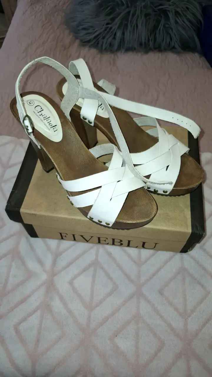 Sandalias de tacón blancas Chalata