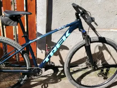 Bicicleta de montaña Trek Marlin 6 azul - miniatura 1