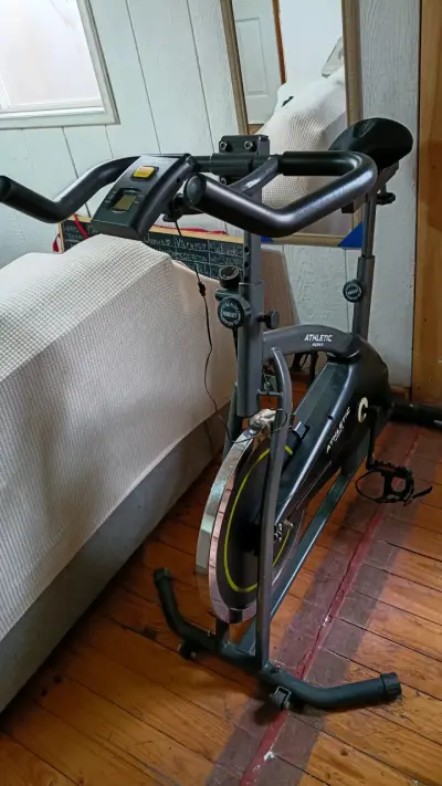 Bicicleta estática Athletic Works en buen estado - miniatura 1