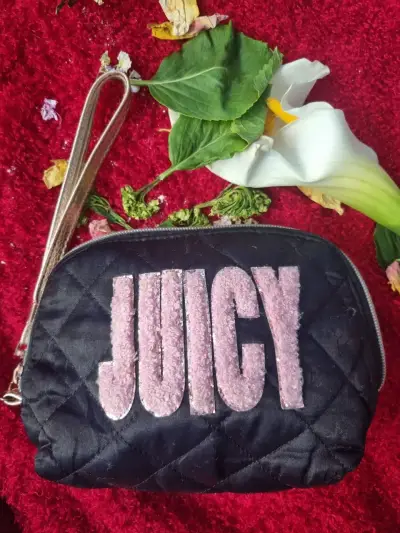 Estuche de mano Juicy Couture. - miniatura 1
