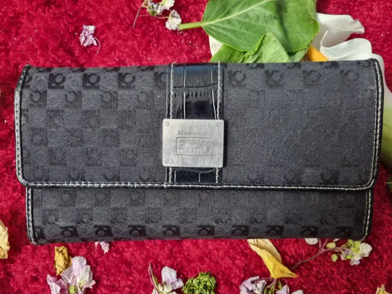 Elegante billetera Liz Claiborne. - 1