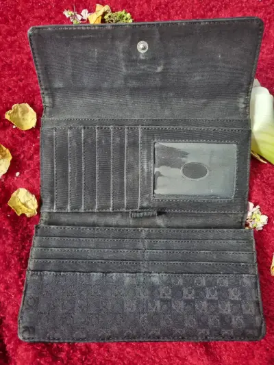 Elegante billetera Liz Claiborne. - miniatura 2