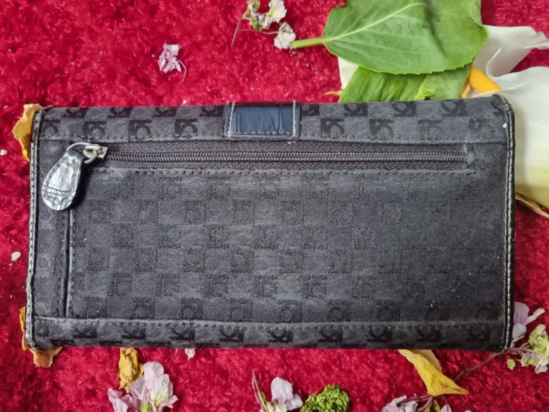 Elegante billetera Liz Claiborne. - 3