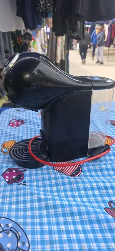 Cafetera de cápsulas negra compacta - miniatura 1
