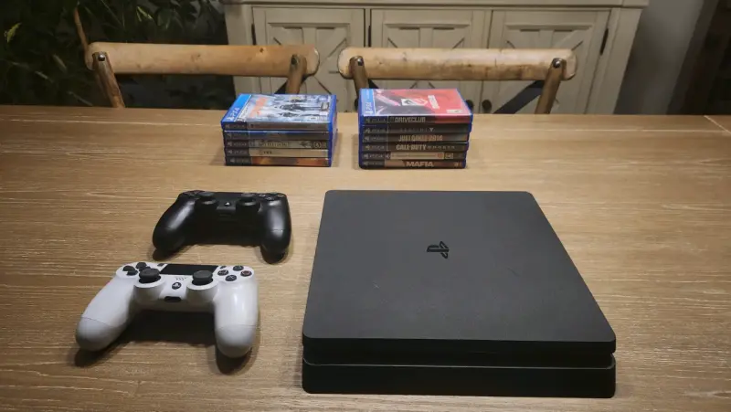 PS4 Slim 1TB + 2 Mandos + Lote 11 Juegos Físicos