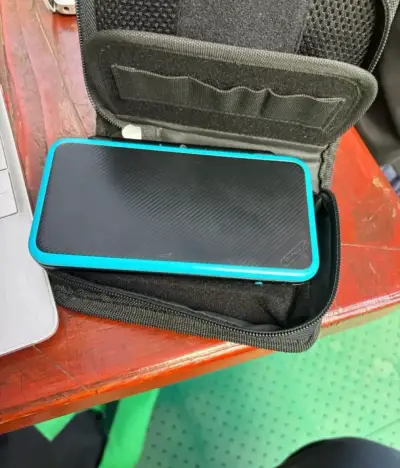 Consola portátil Nintendo 2DS XL con funda - miniatura 2