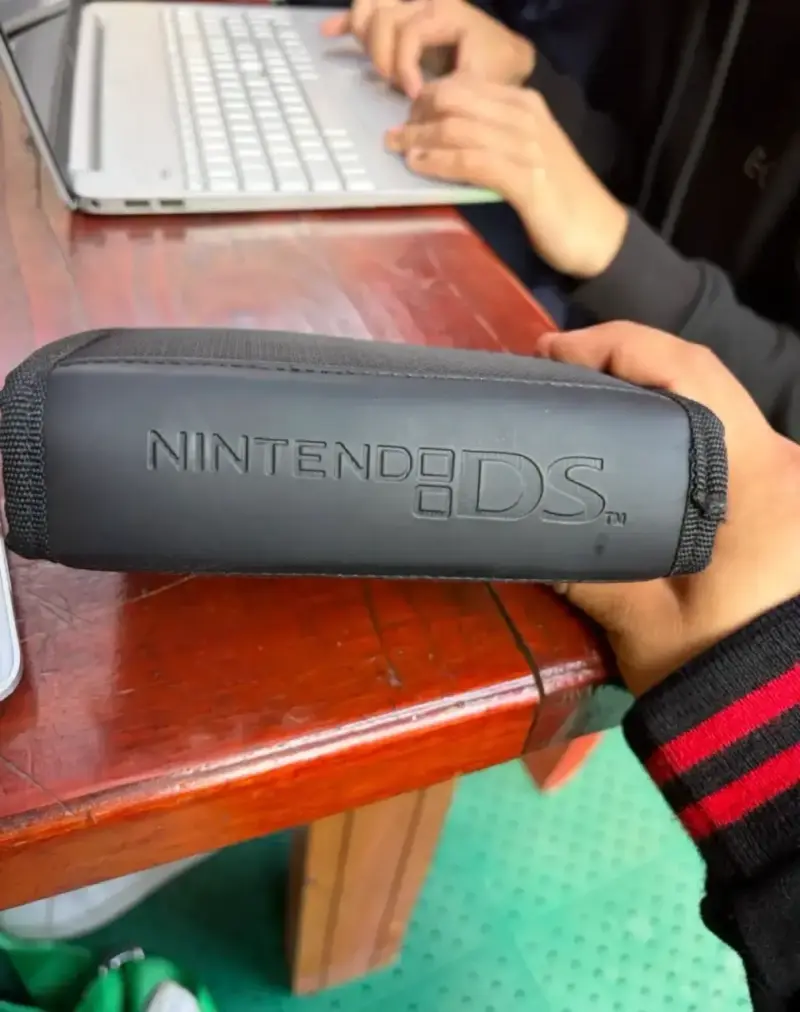 Consola portátil Nintendo 2DS XL con funda - 5