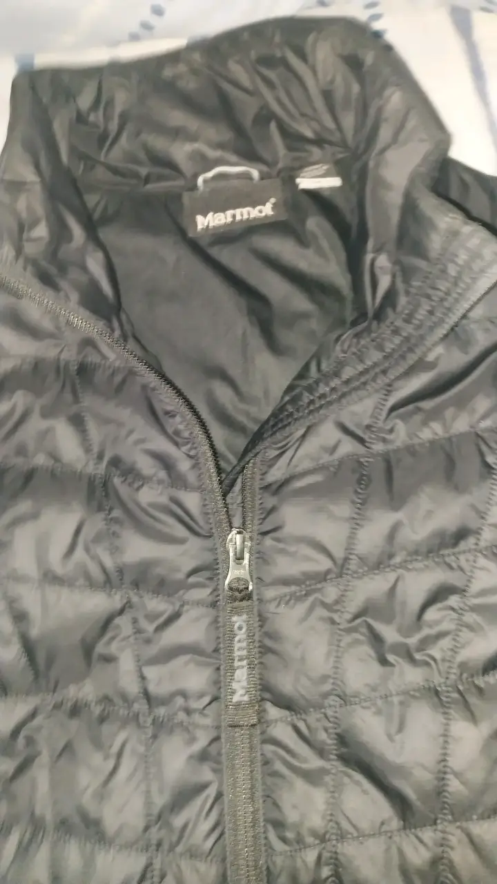 Chaqueta acolchada negra Marmot para mujer - 4