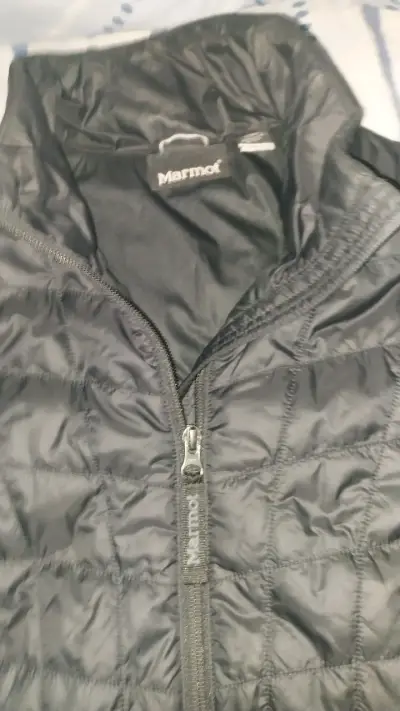 Chaqueta acolchada negra Marmot para mujer - miniatura 4