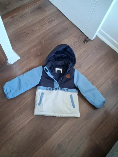 Chaqueta de invierno para niño con capucha - miniatura 2