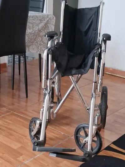Silla de Ruedas Plegable de Aluminio - miniatura 1