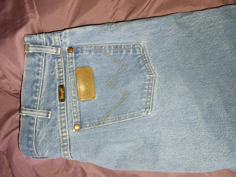 Jeans Wrangler azul claro para hombre