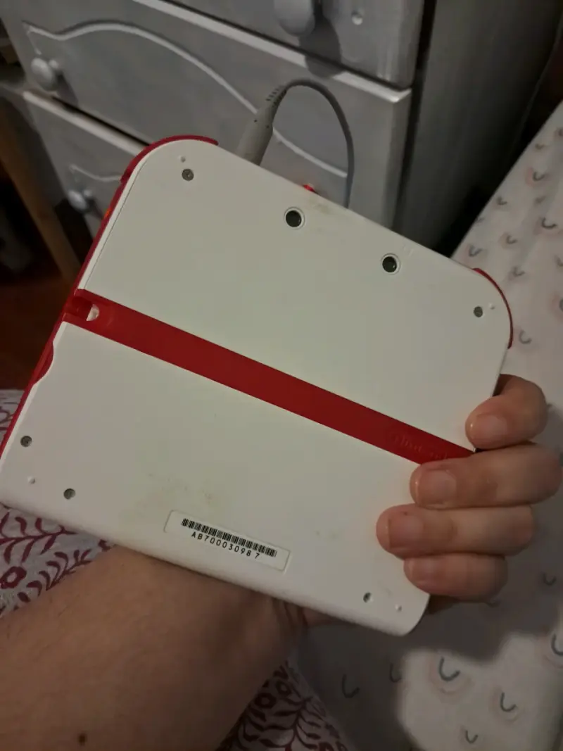 Consola Nintendo 2DS blanca con juegos incluidos - 2