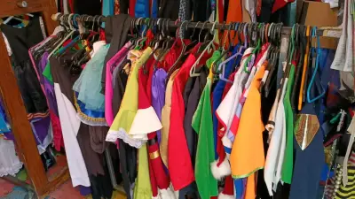 Lote de disfraces variados para niños y adultos - miniatura 2