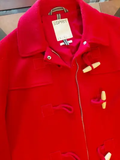 Abrigo rojo de lana con cierre y botones de madera Esprit - miniatura 2
