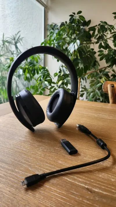 Audífonos PlayStation Gold Wireless - miniatura 1