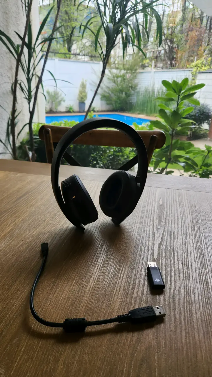 Audífonos PlayStation Gold Wireless - 2