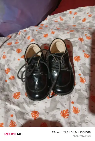 Zapatos de charol negro para niño - miniatura 1